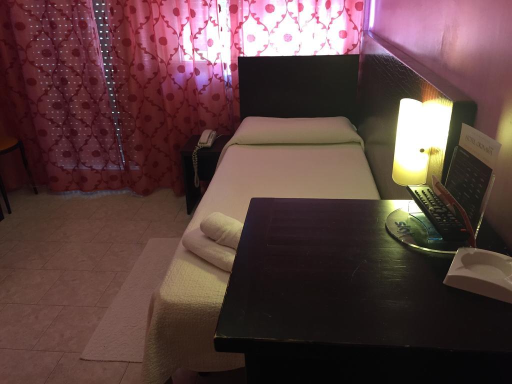 Hotel Okinawa Rímini Habitación foto